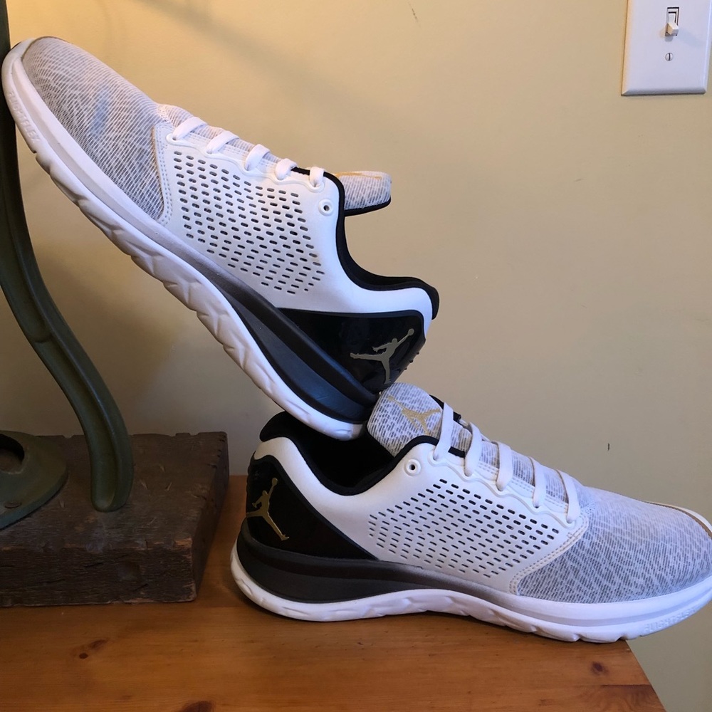 Jordan Trainer ST Premium // Black Gold Cement